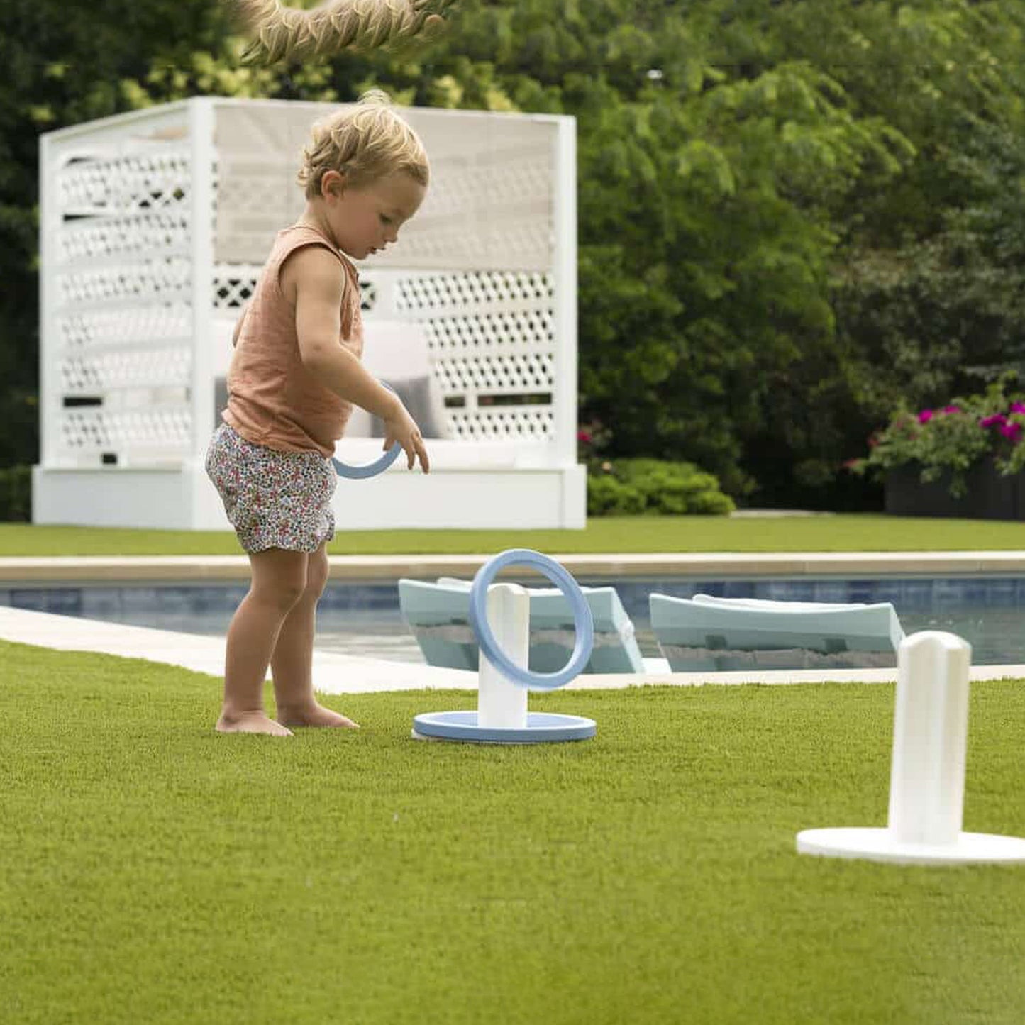 Ledge Lounger Ring Toss