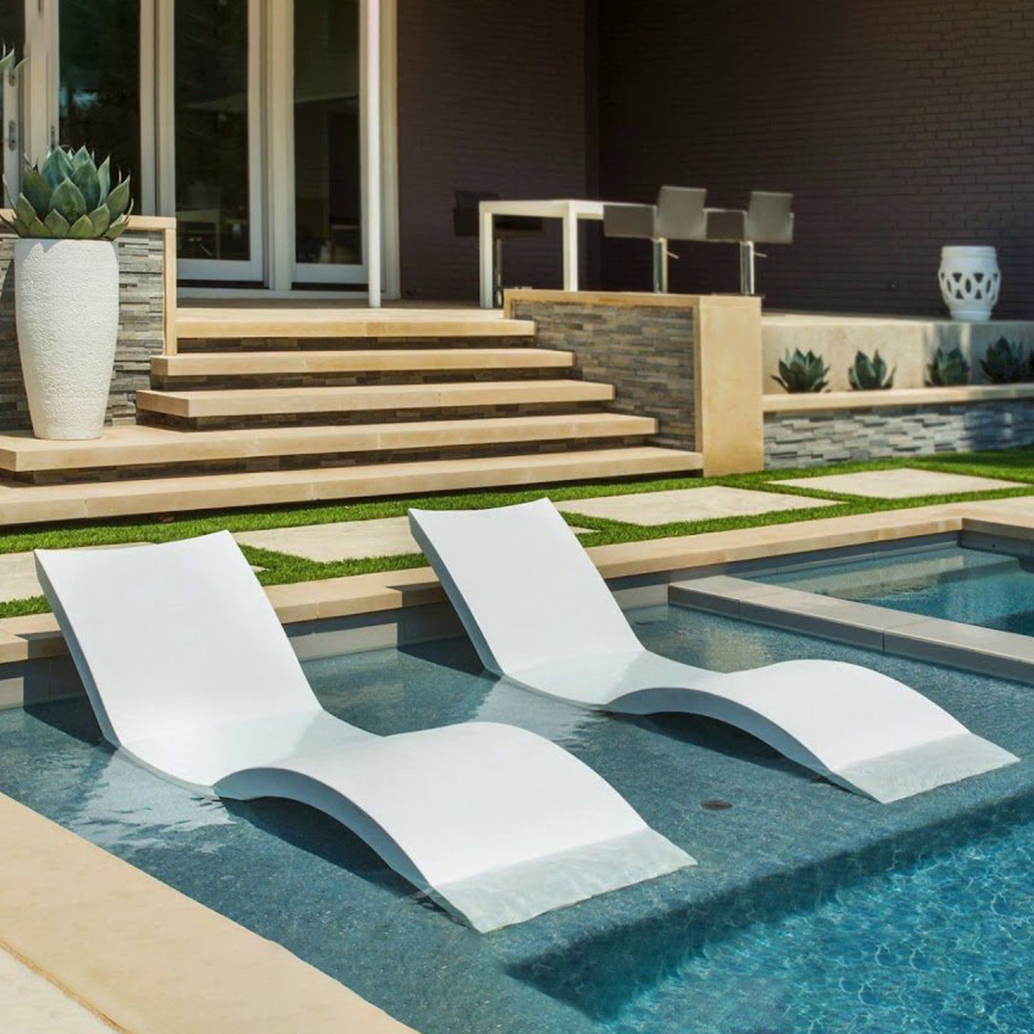 Ledge Lounger Signature Chaise In-Pool Furnitur – On the Patio