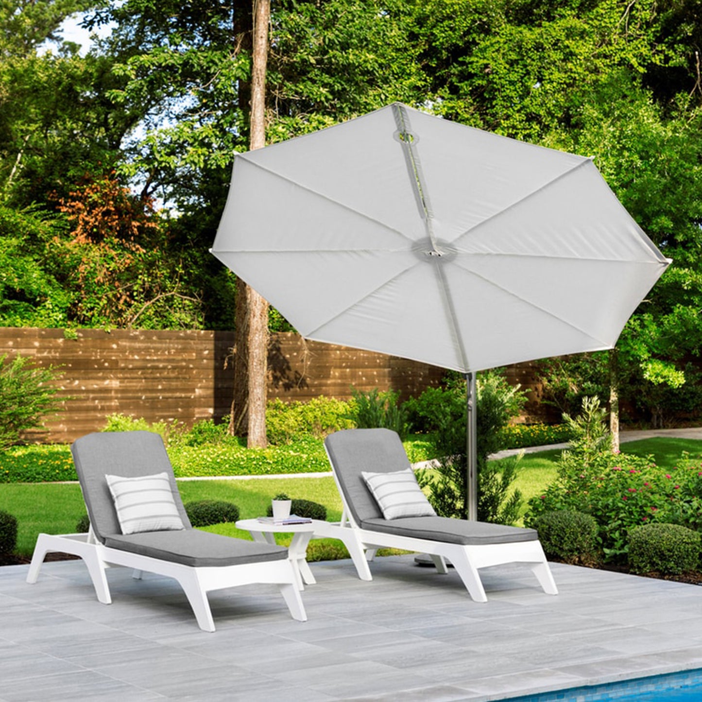 Ledge Lounger Pinnacle Umbrella