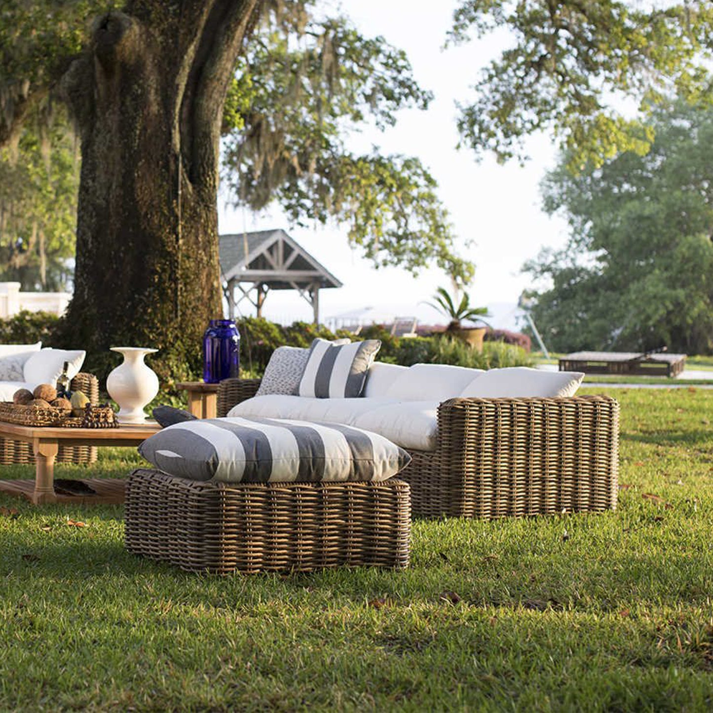 Summer Classics Montecito Woven Right Arm Facing Loveseat