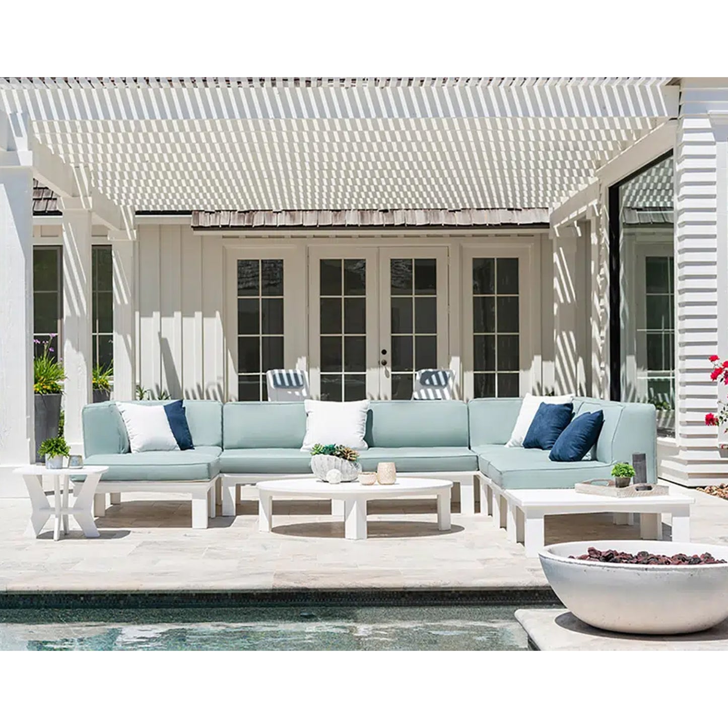 Ledge Lounger Mainstay Oval Coffee Table