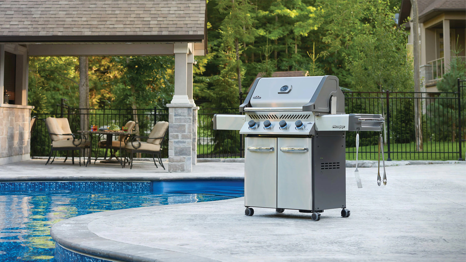 Stand Alone Gas Grills On the Patio