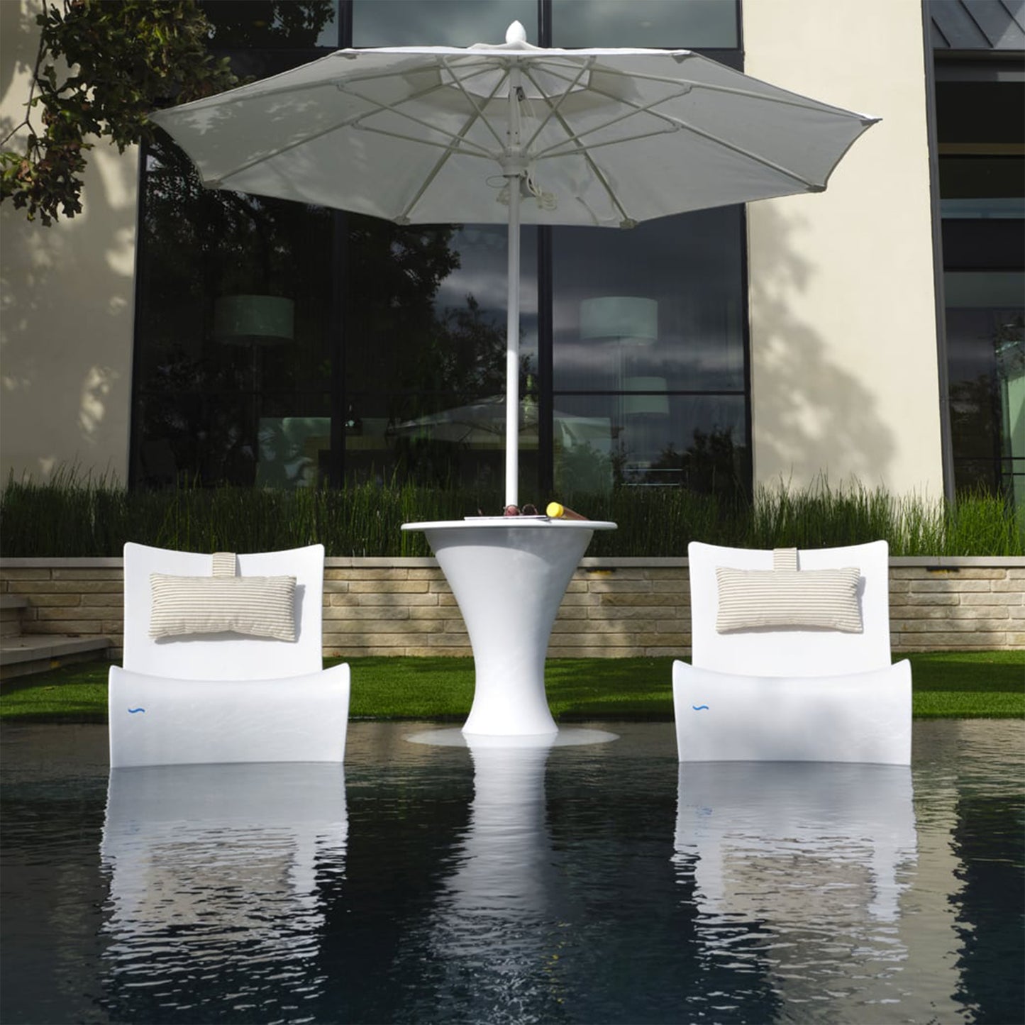 Ledge Lounger Autograph Umbrella Stand Ice Bin