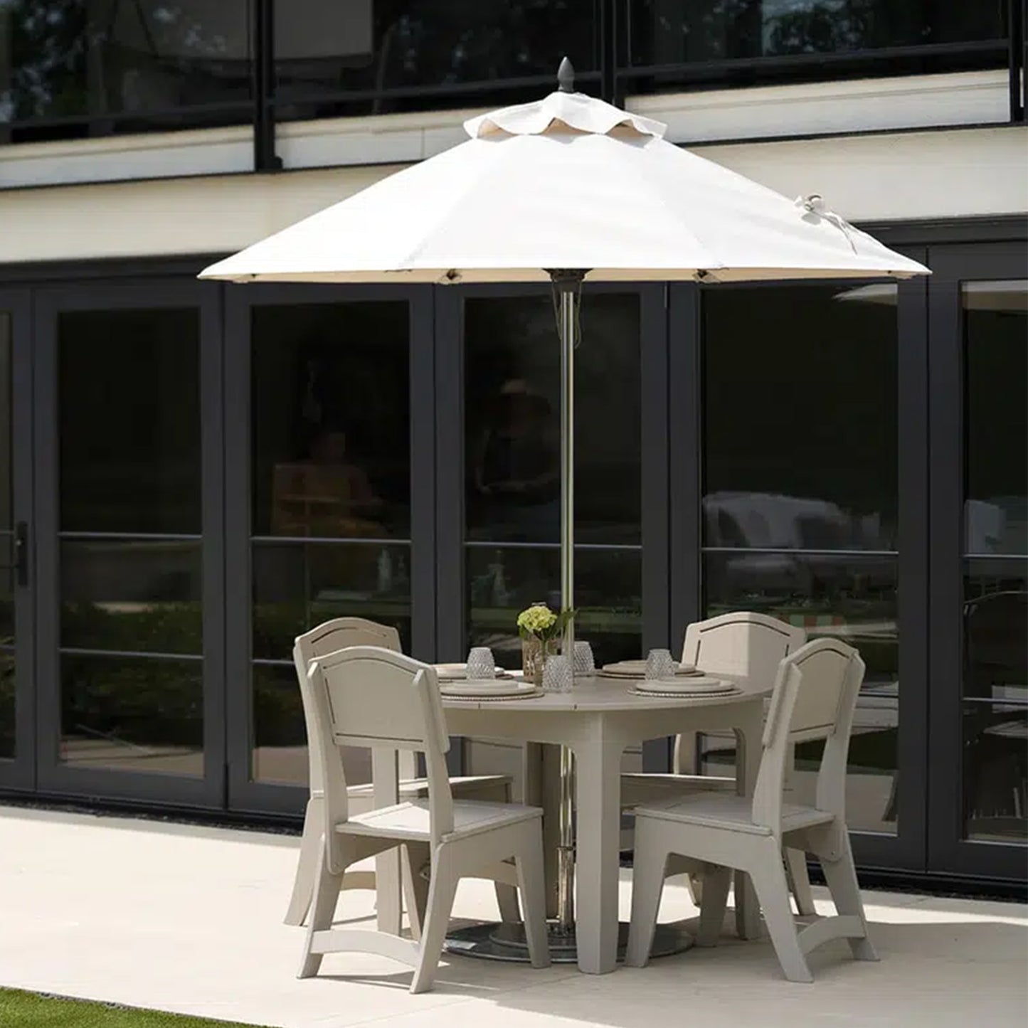 Ledge Lounger Mainstay Round Dining Table